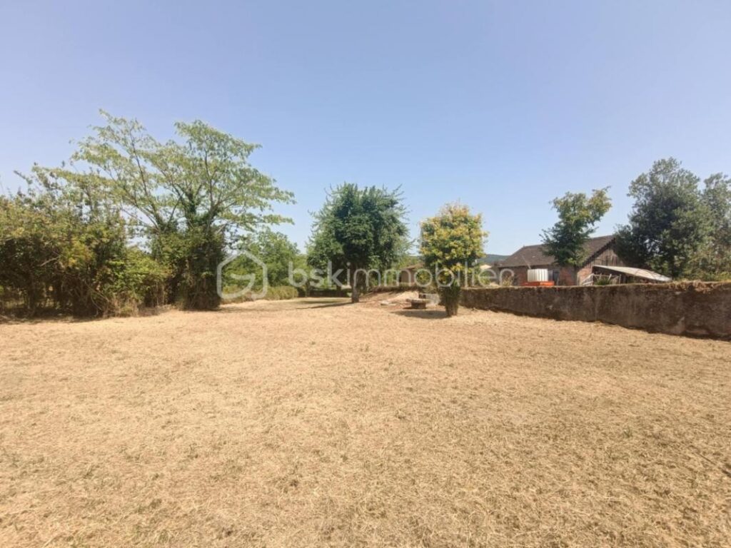 Grande Maison de Village en Pierres de 153 m2 à Allas les Mines – 6 pièces – 4 chambres – 153 m²