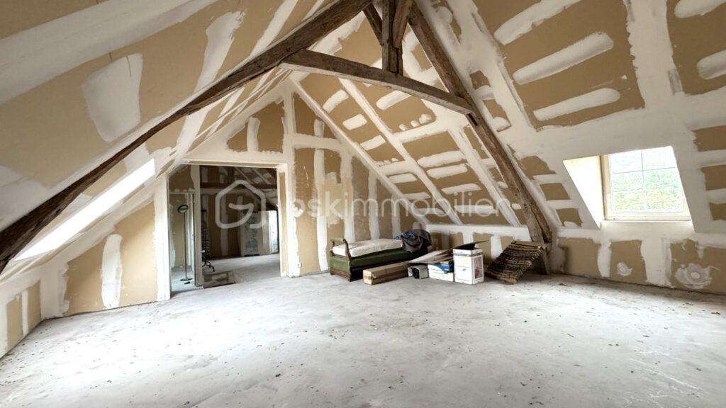 À vendre : Grande maison de ville à Germigny-l’Évêque 210m2 – 7 pièces – 5 chambres – 210 m²