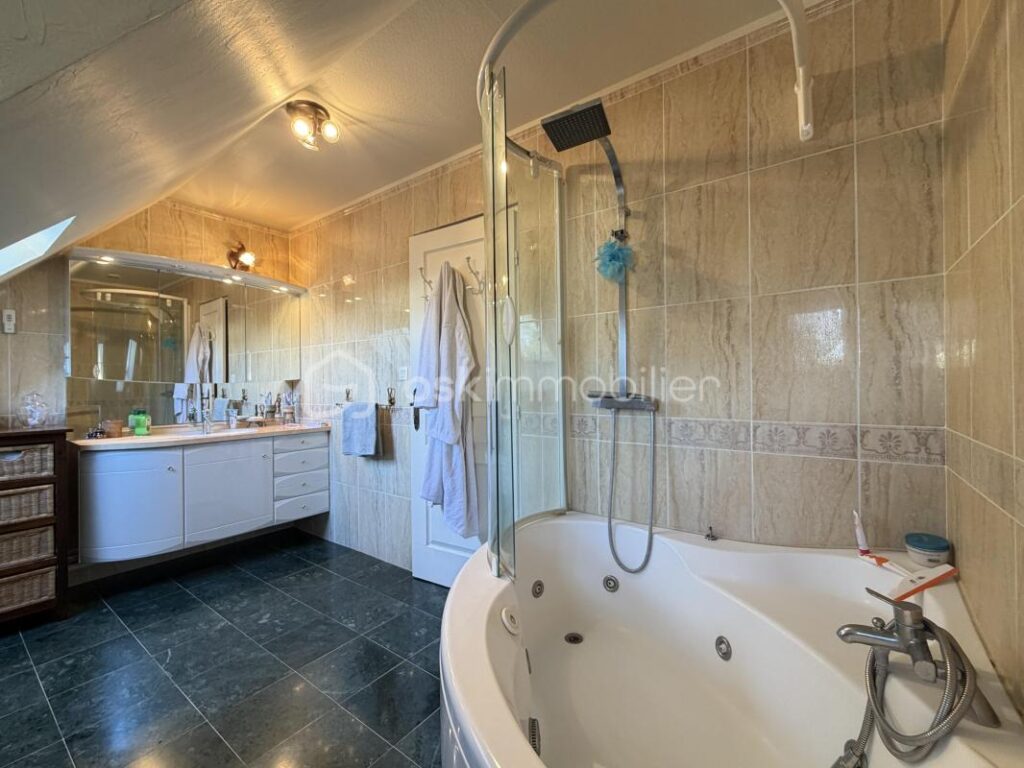 À vendre – Maison d’architecte indépendante à Fublaines (2005) – 8 pièces – 5 chambres – 205 m²