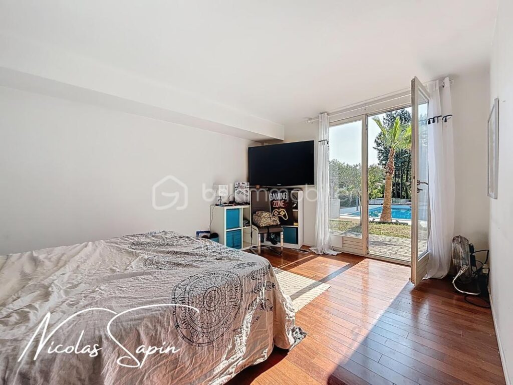 Maison d’architecte de 188m2 avec piscine – 6 pièces – 4 chambres – 188 m²