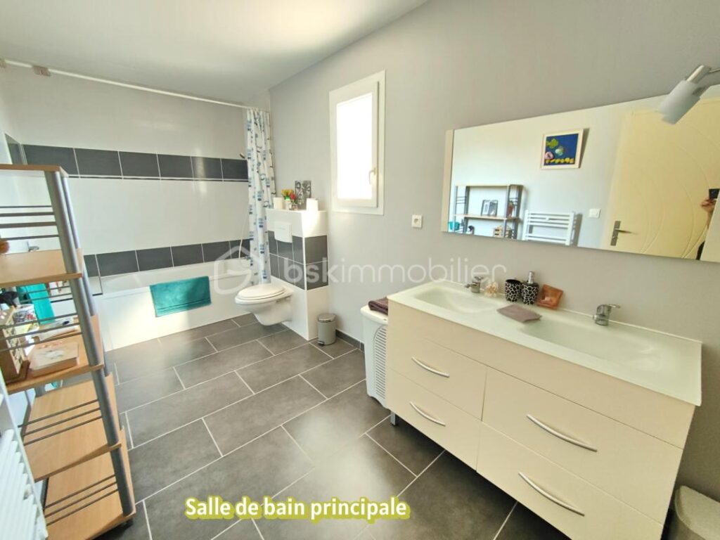 MONTREDON DES CORBIÈRES – VILLA moderne 5 pièces 165m² habitable avec VUE EXCEPTIONNELLE – GRANDE CUISINE EQUIPEE – ARRIÈRE CUISINE – GARAGE 18m² avec mezzanine – 4 CHAMBRES dont GRANDE SUITE PARENTALE – CLIM GAINABLE sur PARCELLE 585m² – 5 pièces – 4 chambres – 165 m²