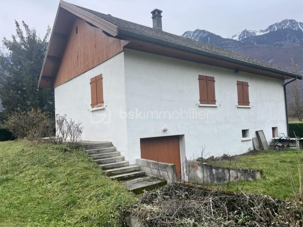 Maison de 100 m² sur terrain de 1500 m² – 4 pièces – 3 chambres – 100 m²