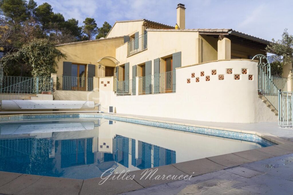 A la recherche d’une maison au calme et confortable ? – 5 pièces – 3 chambres – 174 m²