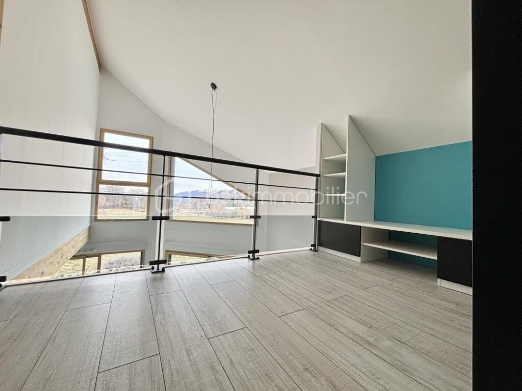 Maison d’architecte de 173m2 avec terrain de 993m2 – 6 pièces – 5 chambres – 173 m²