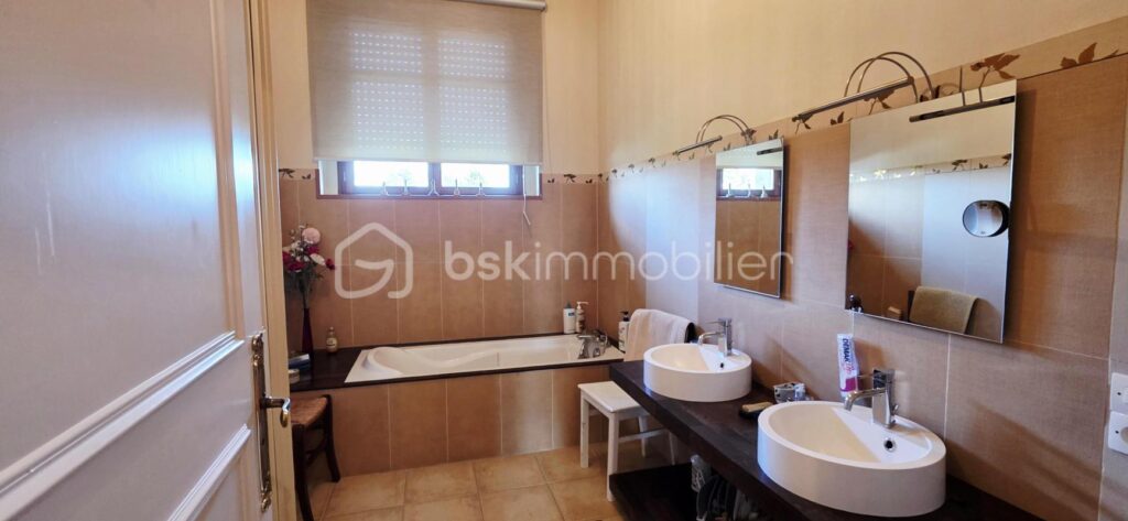 Maison exceptionnelle – 353 m² sur parc de 3 518 m² – 12 pièces – 5 chambres – 353 m²