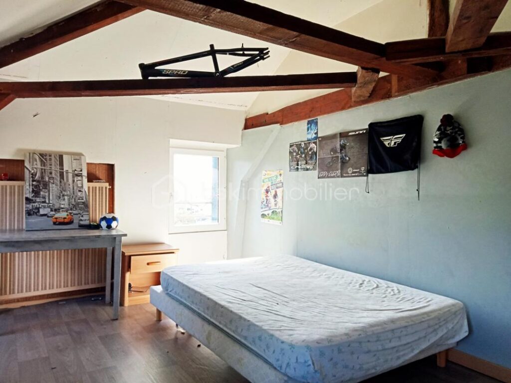 Maison de caractère à rénover – 8 pièces – 5 chambres – 189 m²