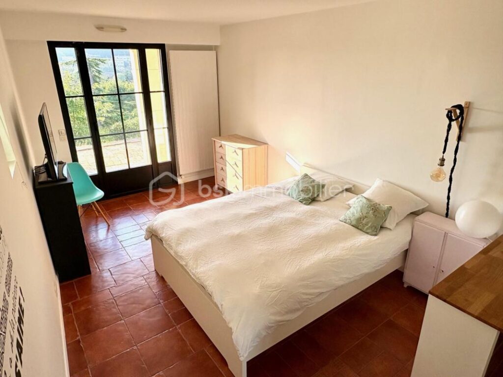 Demeure de très haut standing – NR pièces – 9 chambres – 564 m²