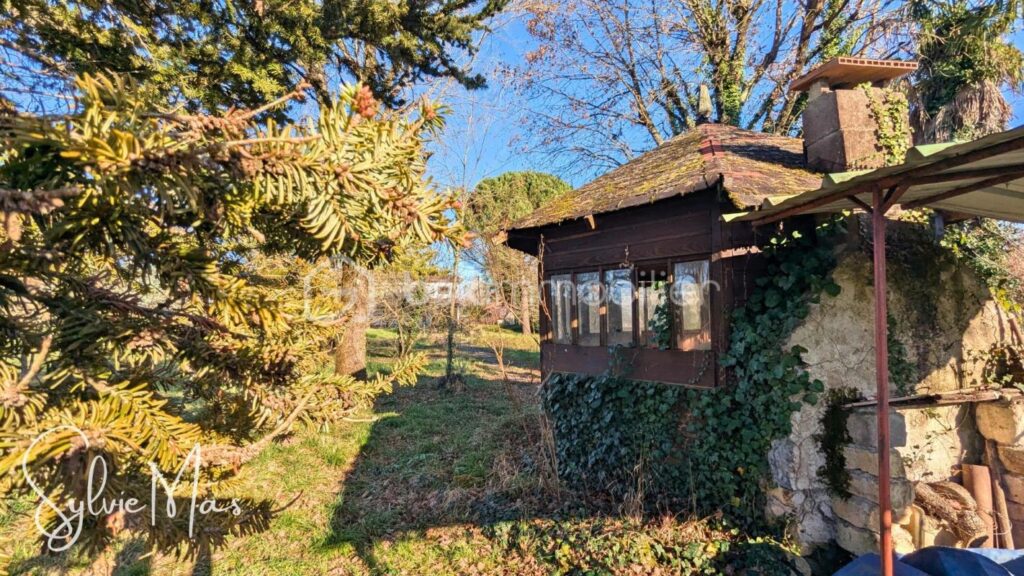 Maisons 4 pièces sur sous sol complet et jardin arboré 2 400 m2 – 5 pièces – 3 chambres – 125 m²