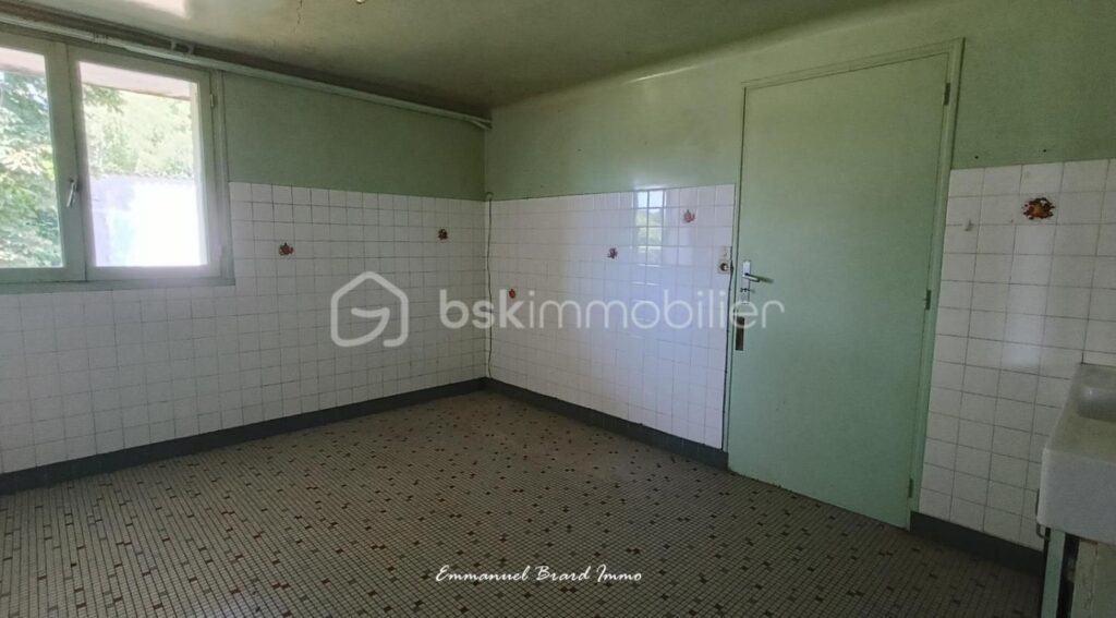 Maison de caractère avec fort potentiel – Montmorillon (86500) – 11 pièces – 5 chambres – 200 m²