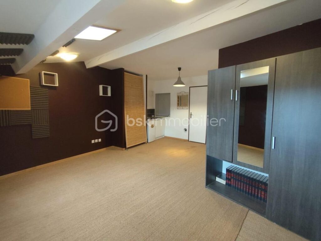 Maison de Maître, Au coeur du Village – 163 m² – 4 chambres – Jardin à PUILACHER – 6 pièces – 4 chambres – 163 m²