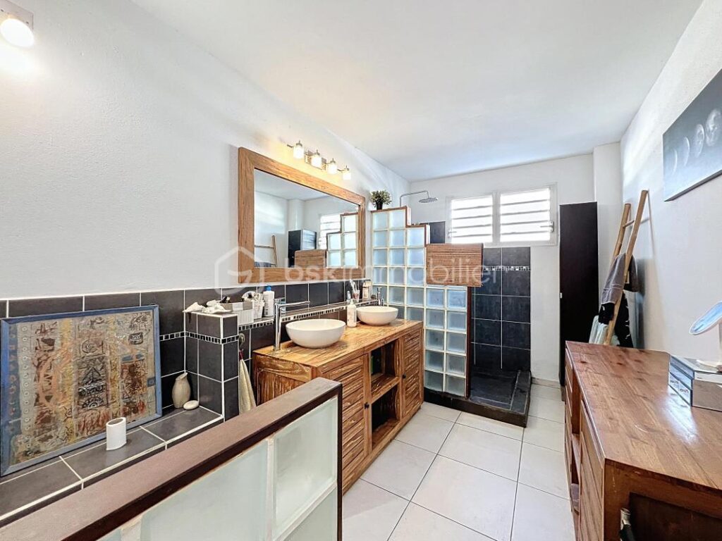 Ensemble immobilier villa et ses deux locatifs vue mer – 10 pièces – 7 chambres – 295 m²