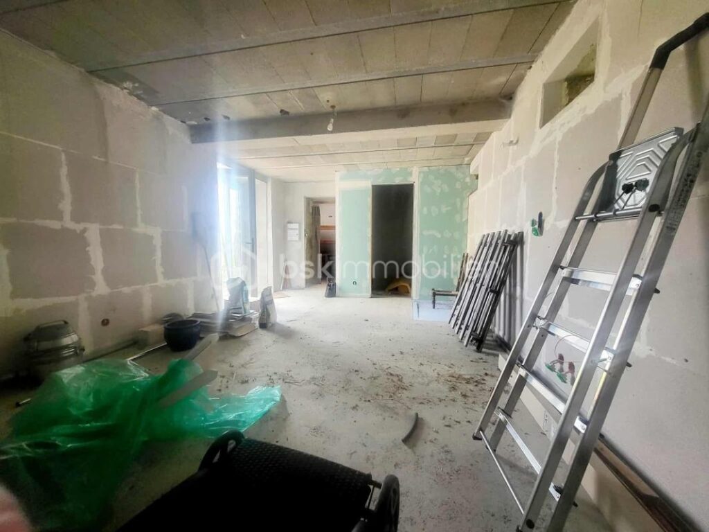 Maison en pierre à Thueyts – 6 pièces – 2 chambres – 127 m²