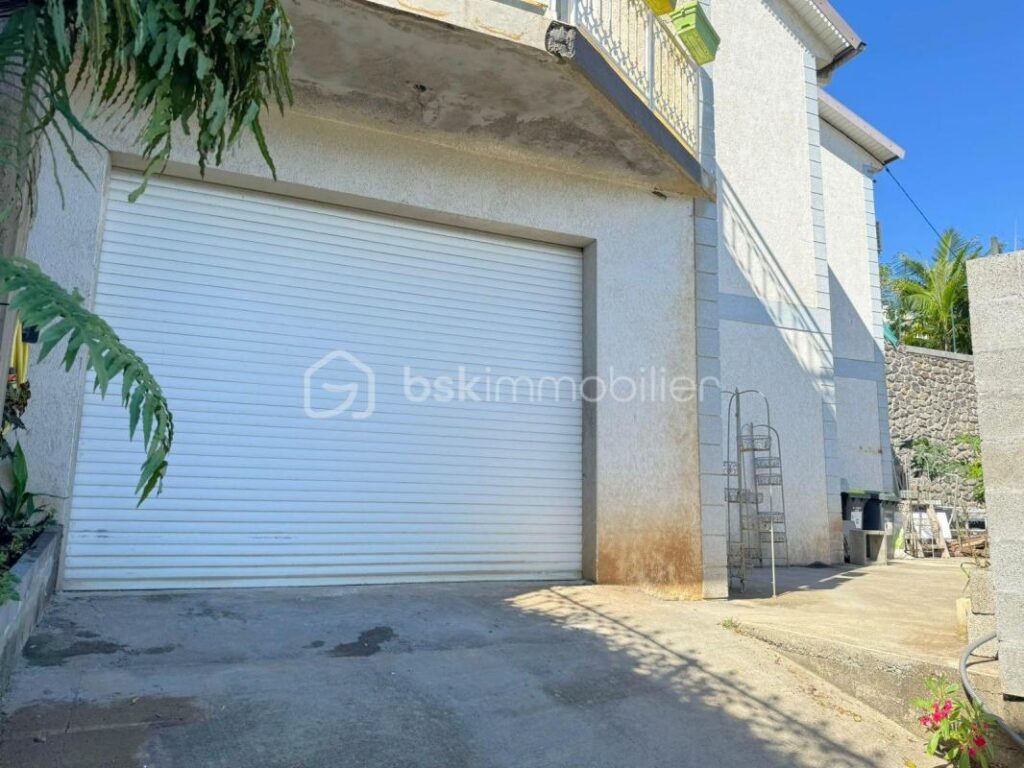 Maison spacieuse avec pergola et jacuzzi – 4 pièces – 3 chambres – 115 m²