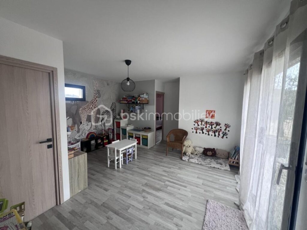 Maison Contemporaine proche de Coutras Habitation et Activité Libérale 485000€ St Antoine sur l’Isle – 8 pièces – 3 chambres – 190 m²