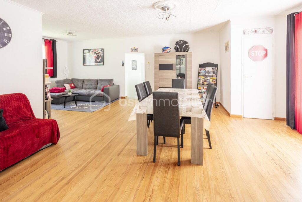 Propriété comprenant une maison d’habitation et un Gîte idéalement située – 13 pièces – 7 chambres – 324 m²