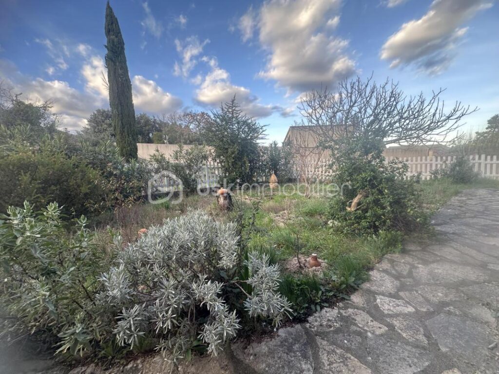 Découvrez la quiétude d’une villa spacieuse à Bagard à proximité de toutes commodités – 5 pièces – 3 chambres – 131 m²