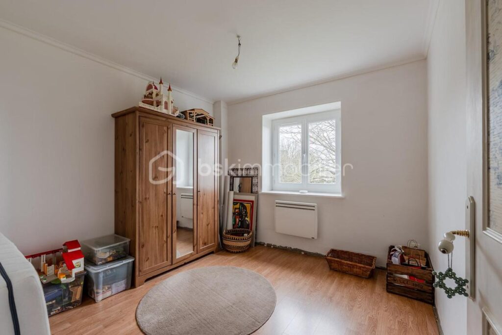 MAISON AVEC CHARME , POTENTIEL D’AGRANDISSEMENT ET DEPENDANCE AU CALME ET SANS VIS A VIS – 5 pièces – 3 chambres – 128 m²