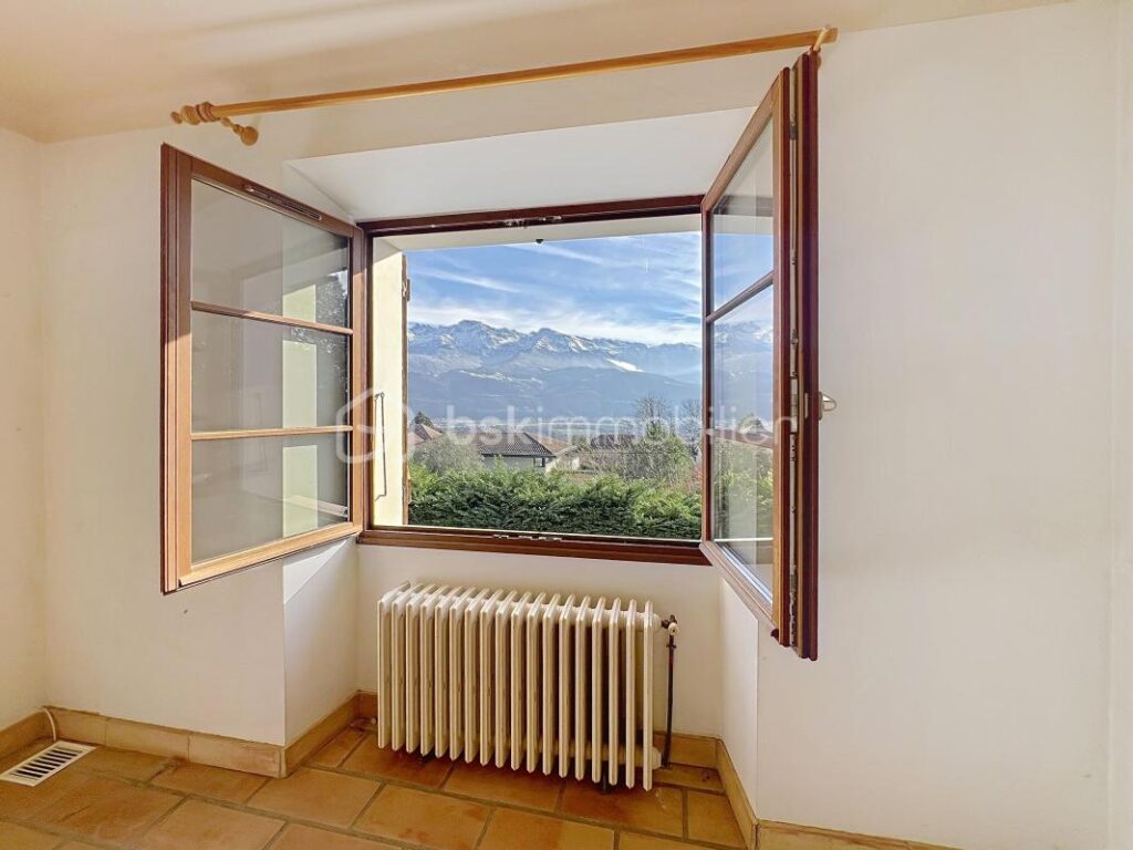 ***MAISON COUP DE COEUR A SAINT ISMIER A LA TOUR D ARCE A RENOVER*** – 4 pièces – 3 chambres – 126 m²