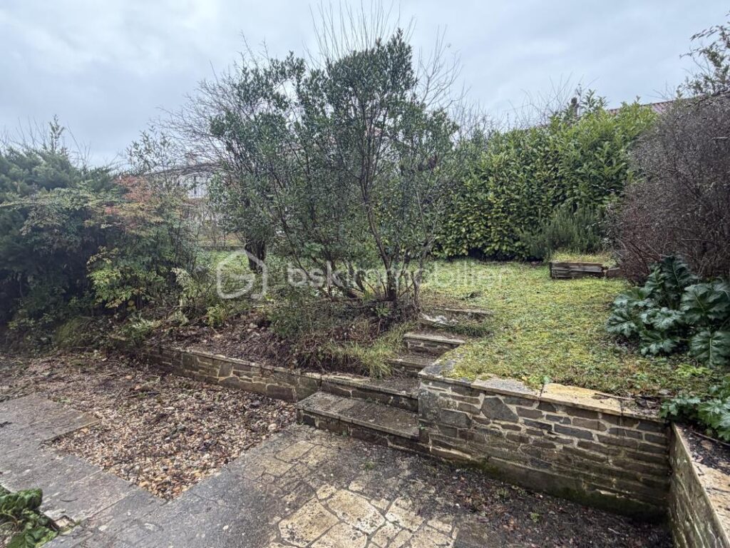 À VENDRE – MAISON DE 194M² SUR LES HAUTEURS DE TRÉLISSAC – 9 pièces – 4 chambres – 194 m²