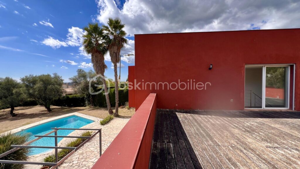 VILLA D’ARCHITECTE – VUE MER PANORAMIQUE – PISCINE – GARAGE – PROCHE CENTRE-VILLE – 7 pièces – 5 chambres – 230 m²