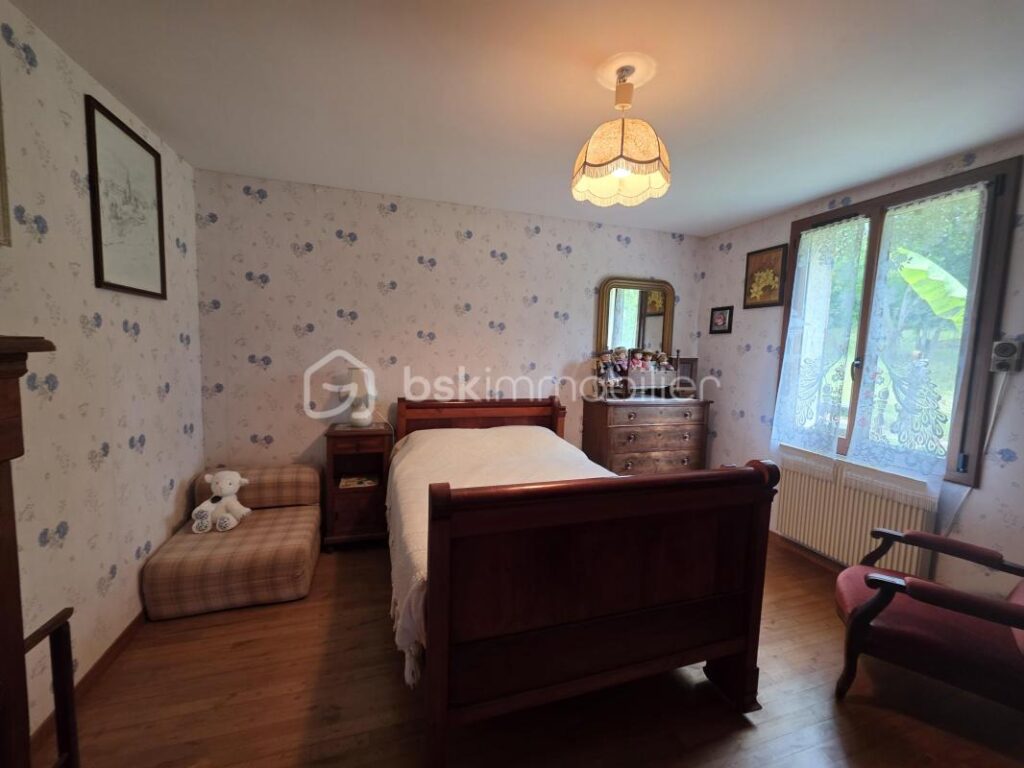 MAISON STE COLOMBE EN BRUILHOIS- GARAGE- JARDIN 3850 m² – 5 pièces – 4 chambres – 140 m²