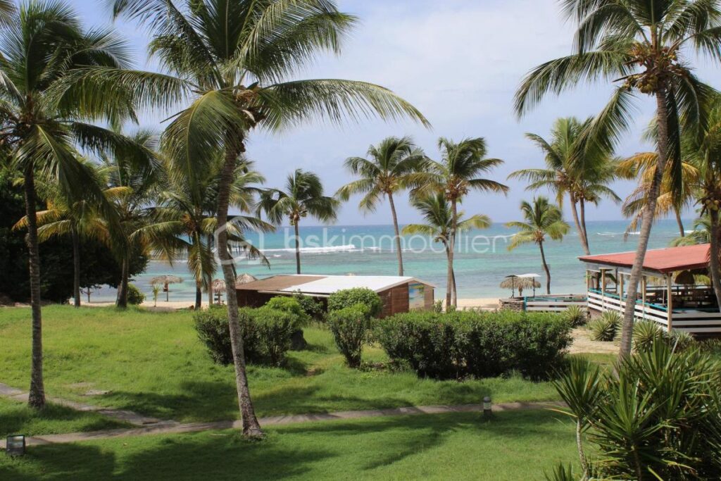 Quart de villa entièrement refait Anse des Rochers – 1 pièce – 1 chambre – 35 m²