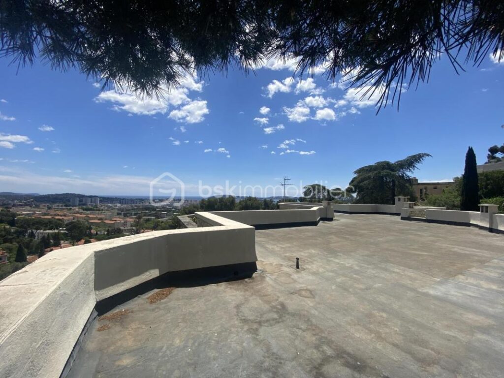 *** MAISON DE CARACTERE / VUE MER / QUARTIER FARON TOULON *** – 7 pièces – 5 chambres – 245 m²