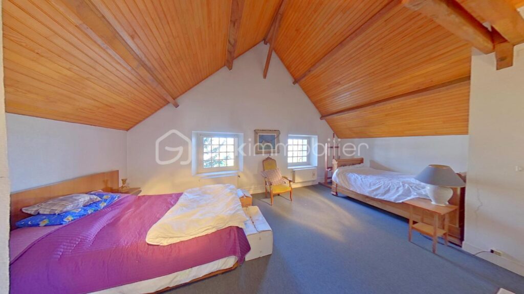 Magnifique propriété de 180 m² sur 1778 m² de terrain – 6 pièces – 4 chambres – 180 m²