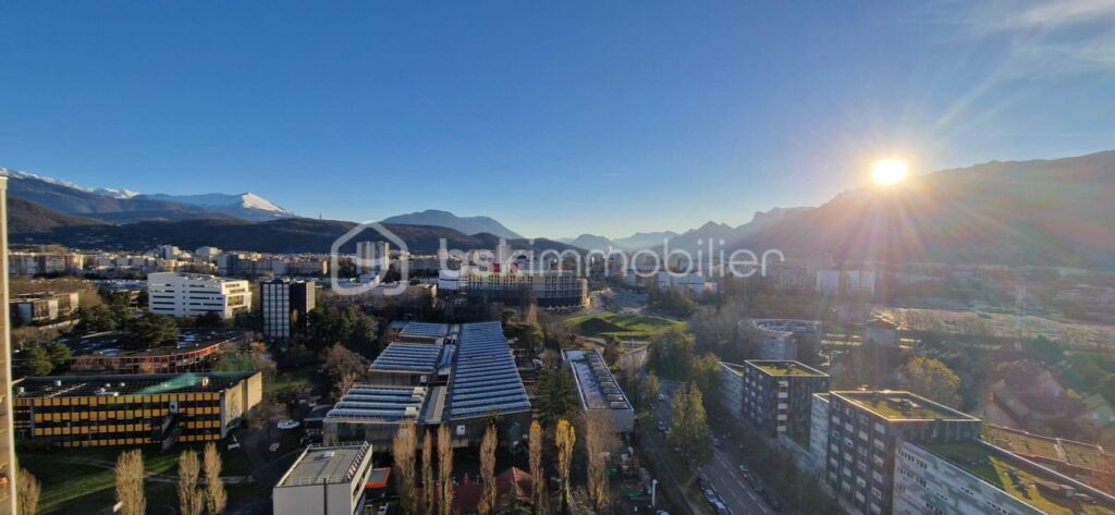 T4/ T3 – 17ème Etage – Vue Montagnes et Grenoble – Matériaux Nobles – 4 pièces – 2 chambres – 104 m²