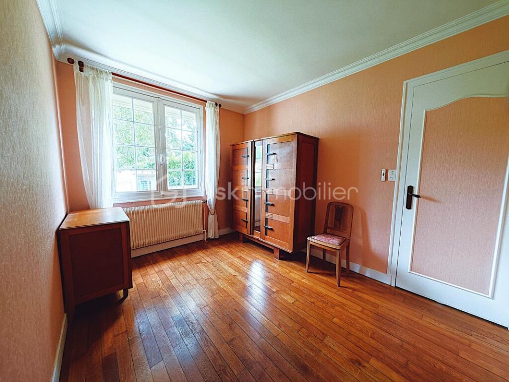 Maison de plain-pied de 80 m² sur sous-sol total sur terrain entièrement constructible et divisible de 1457 m² – 4 pièces – 2 chambres – 80 m²