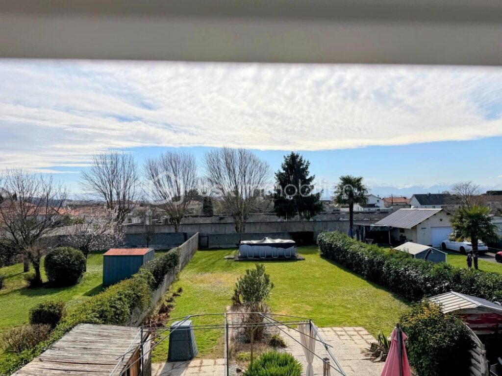 Maison idéalement située dans un quartier calme, vue Pyrénées – 9 pièces – 4 chambres – 106 m²