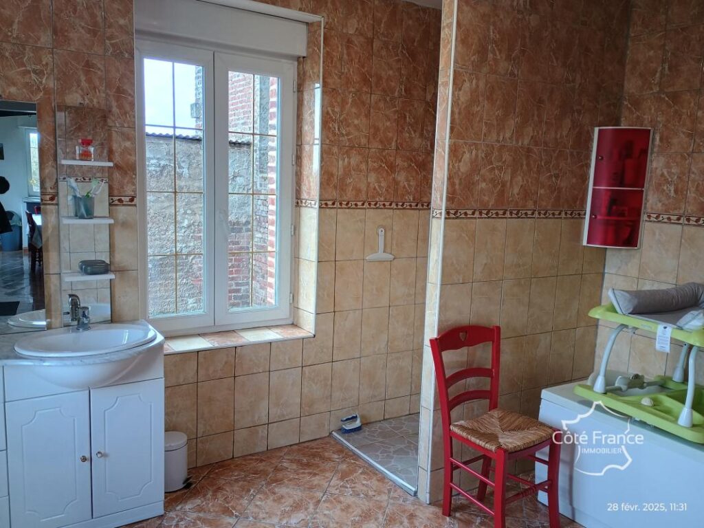 AISNE – VERVINS – CORPS DE FERME sur plus de 5500 m2 de terr – 8 pièces – 3 chambres – 185 m²