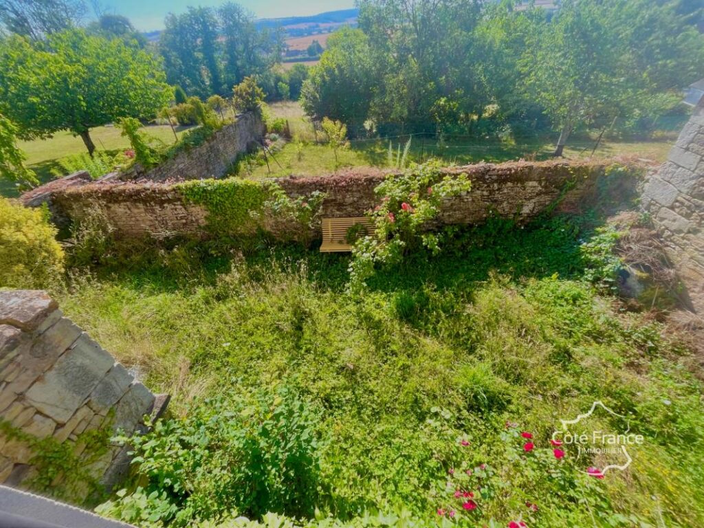 Demeure médiévale de charme avec vues imprenables au coeur de – 4 pièces – 2 chambres – 127 m²