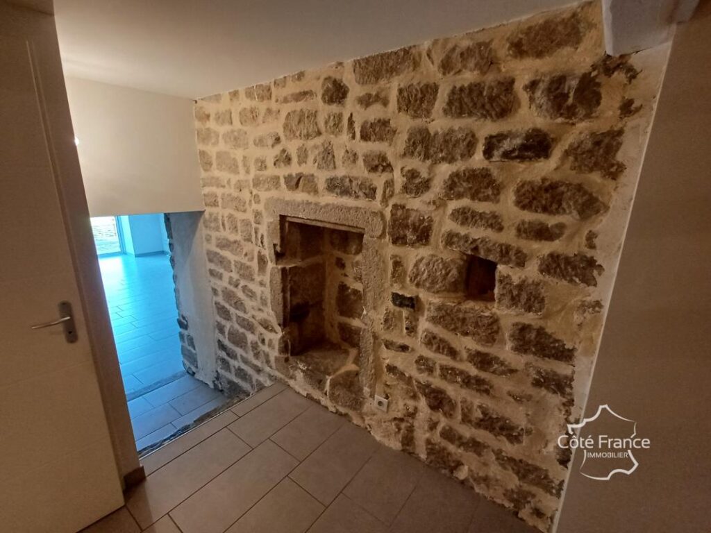 Maison en pierres entièrement rénovée – 7 pièces – 4 chambres – 151 m²
