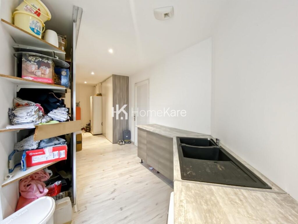 VILLA AVEC VUE, PISCINE, DEPENDANCE ET GRAND GARAGE – 8 pièces – 6 chambres – 275 m²