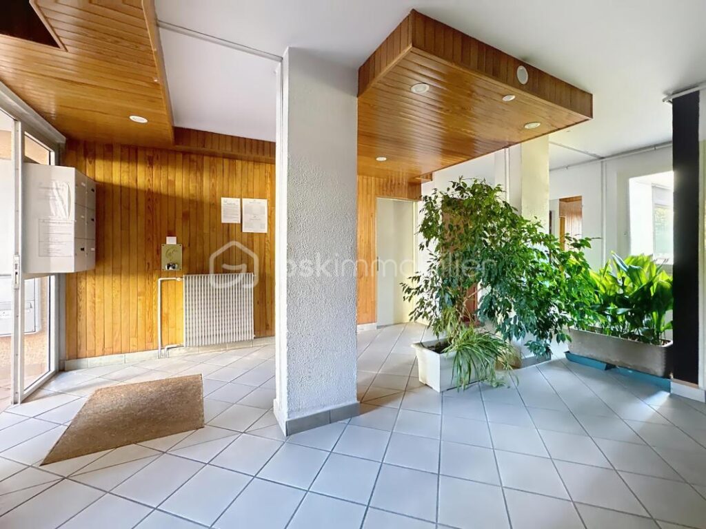 T4 101 m² ÉTAGE ÉLEVÉ – VUE MASSIFS – 2 BALCONS – GARAGE 20 m² – GRENOBLE 38100 – 5 pièces – 3 chambres – 101 m²