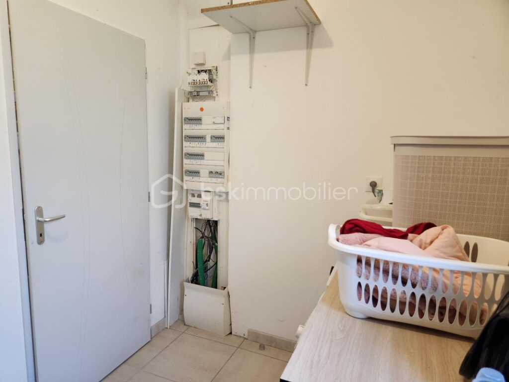 EXCLUSIVITE à FORCALQUIER : Deux logements indépendants de plain pied dans quartier calme ! – 8 pièces – 5 chambres – 175 m²