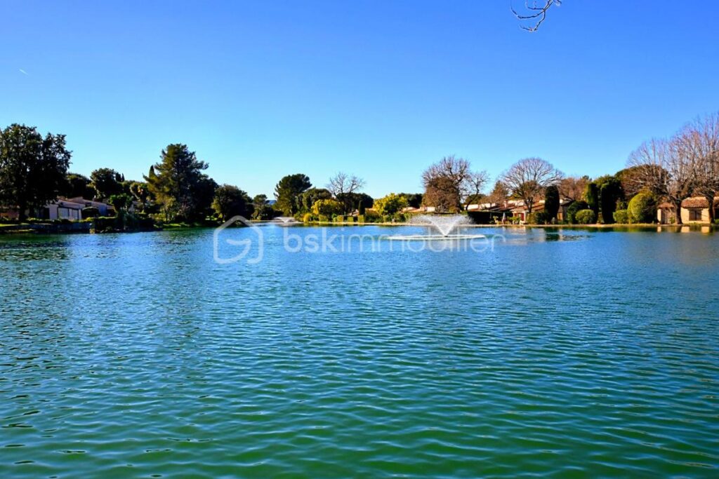 MAGNIFIQUE MAISON RÉNOVÉE 3 PIÈCES PLAIN-PIED DANS UN DOMAINE DE RÊVE – 3 pièces – 2 chambres – 72 m²