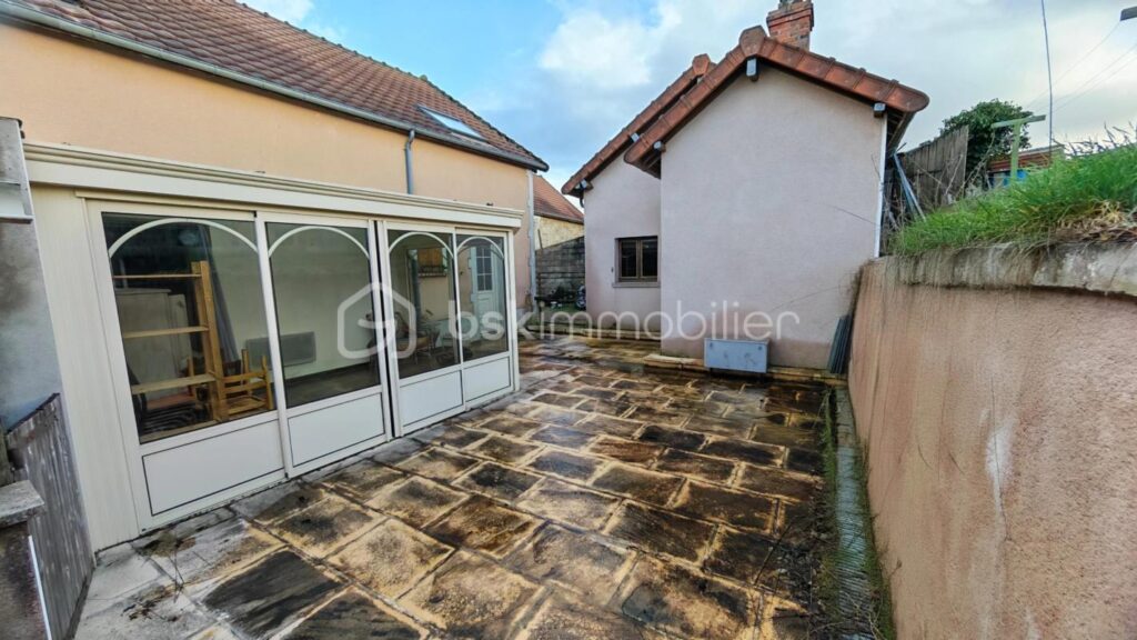 Charmante maison mitoyenne authentique 104 m² habitable environ – 4 pièces – 2 chambres – 112 m²