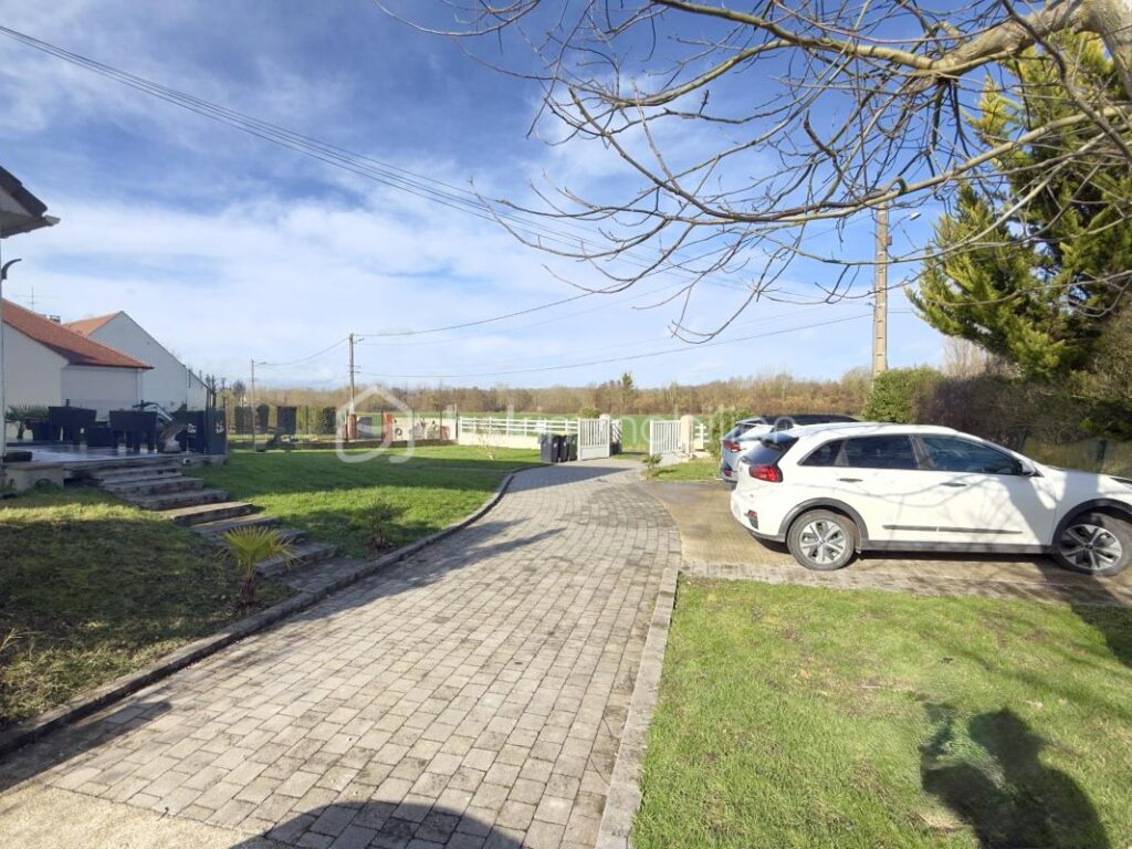 Maison moderne – 145 m² – 5 chambres – Sous-sol total – Terrain 1034 m² – 6 pièces – 5 chambres – 145 m²