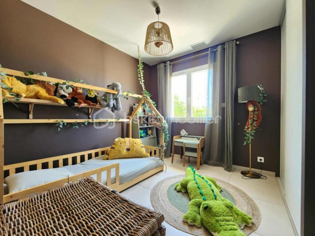 Superbe villa de plain-pied sans vis-à-vis avec quatre chambres – 6 pièces – 4 chambres – 145 m²