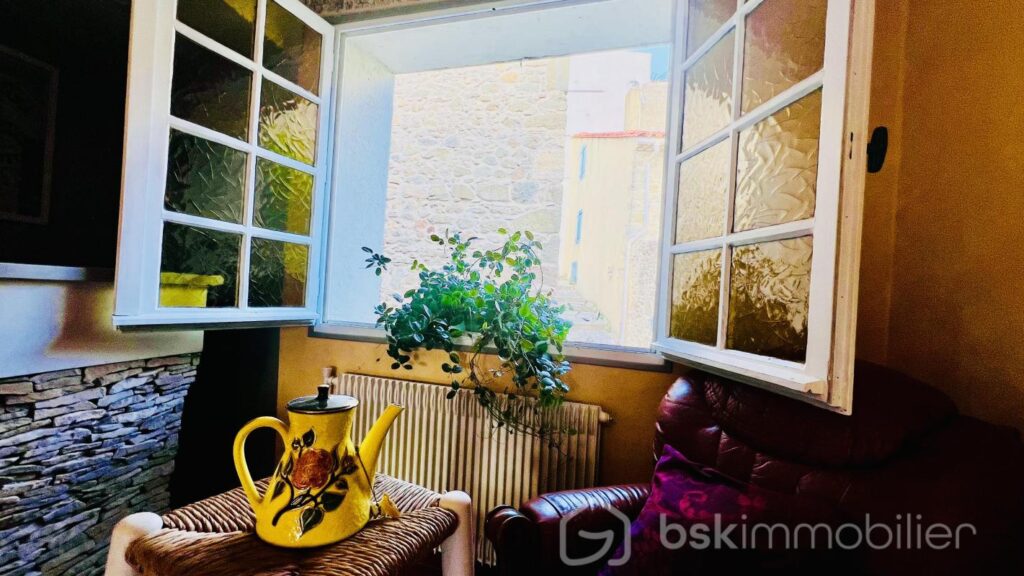 Maison avec vue superbe, grand sous-sol et vaste terrain – 12 pièces – 6 chambres – 185 m²