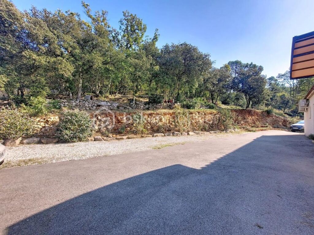 Villa de prestige avec piscine et appartement indépendant – 8 pièces – 5 chambres – 230 m²