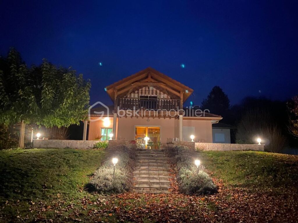 MAISON CONTEMPORAINE 152 M2 – TERRAIN – 3150 M2 – SAINT-CASSIEN – 5 pièces – 3 chambres – 152 m²