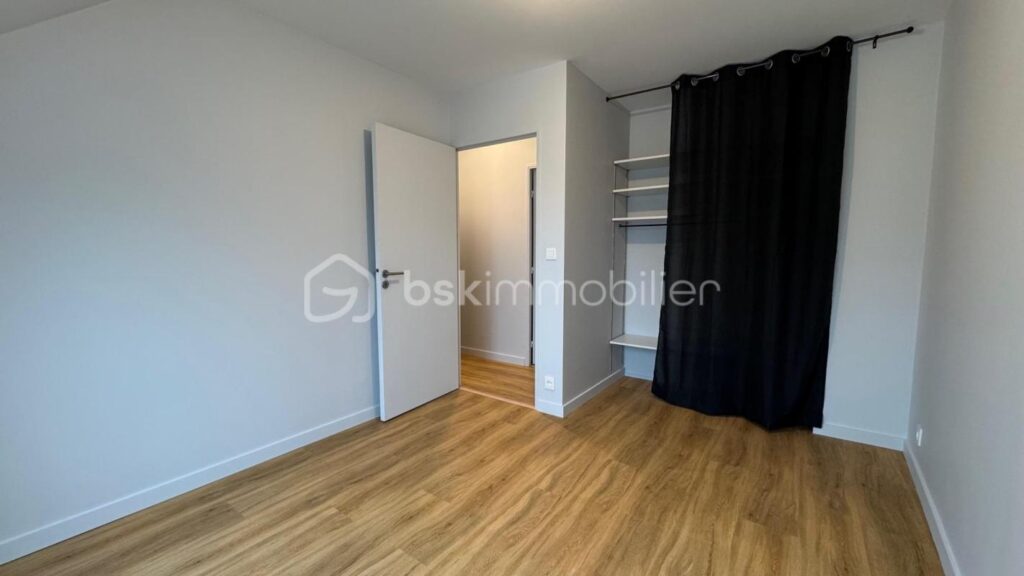 Très bel appartement T4 – 90 m² – Entièrement refait à neuf – Parking privé – PACÉ – 4 pièces – 3 chambres – 90 m²