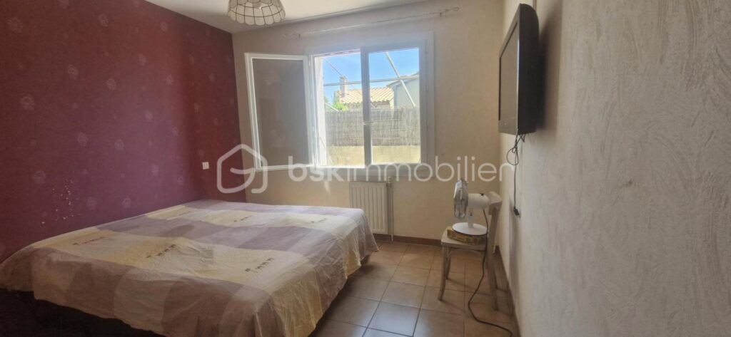 MAISON FAMILIALE AVEC VUE MER/ÉTANG, GARAGE ET SOUS-SOL AMÉNAGEABLE – LEUCATE VILLAGE – 4 pièces – 3 chambres – 110 m²