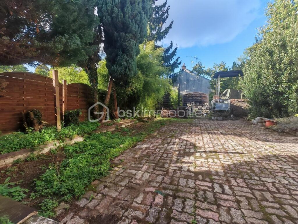 CREIL – Maison individuelle 6 pièces – 102 m² habitables / 160 m² au sol – Grand jardin devant et derrière – Exposition plein sud – 6 pièces – 2 chambres – 101 m²