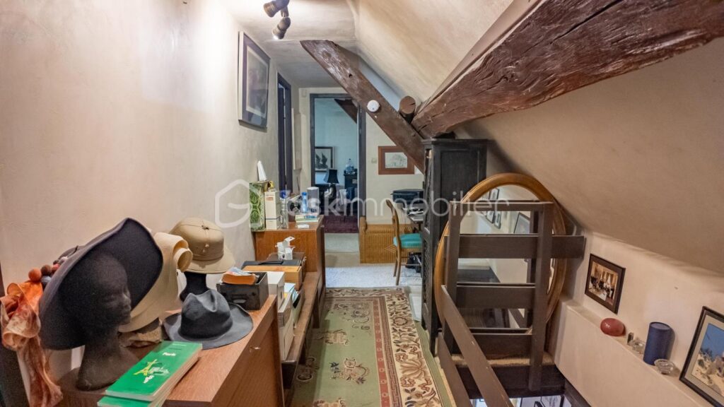 Magnifique longère de caractère avec beau terrain, véranda, annexes et grange sur la commune de Prémery – 6 pièces – 3 chambres – 171 m²