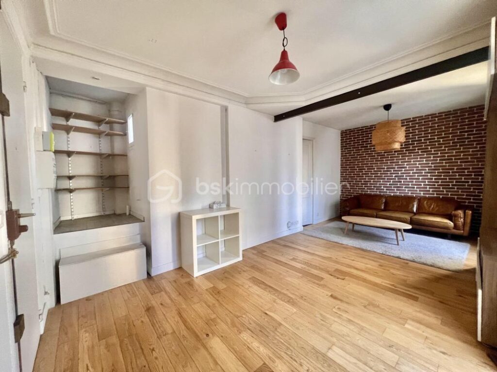 T2 de 43 m2 au 2ème étage sans ascenseur – RUE DE CRIMEE – Paris XIXème – 2 pièces – 1 chambre – 42 m²