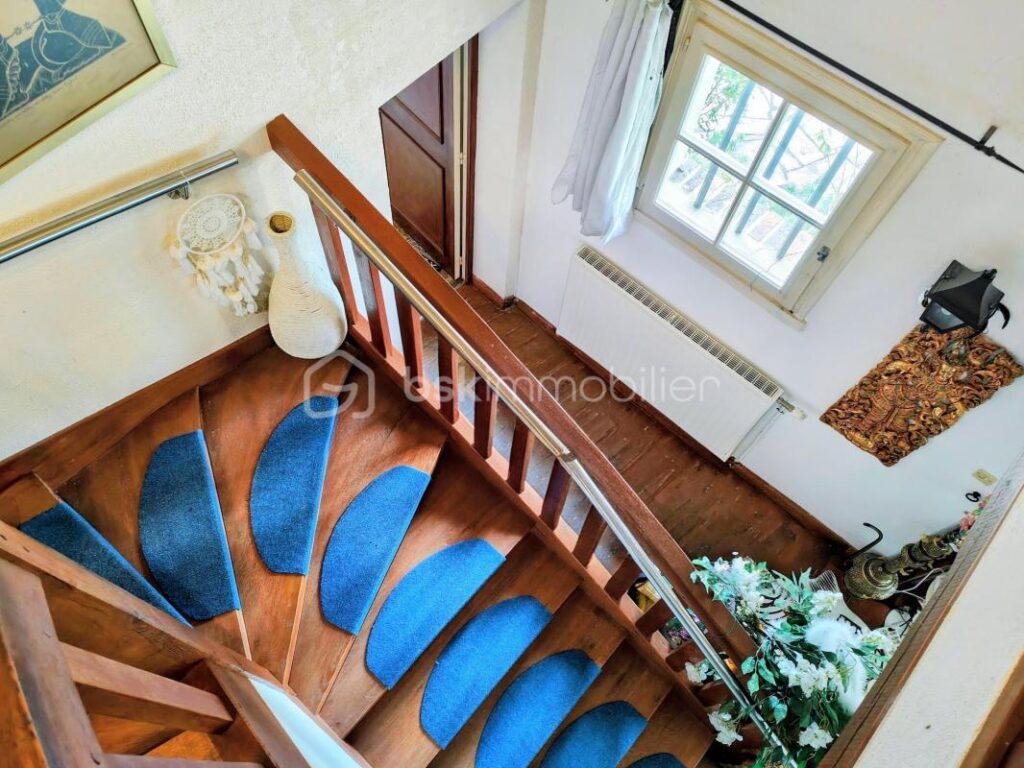 Belle maison familiale 5 ch dans un écrin boisé avec vue dégagée – 7 pièces – 5 chambres – 199 m²